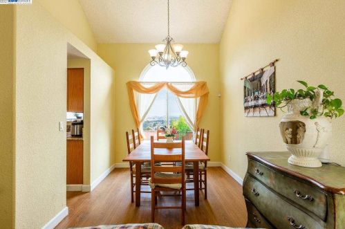 1408 Greenfield Cir, Pinole CA  94564-2136 exterior