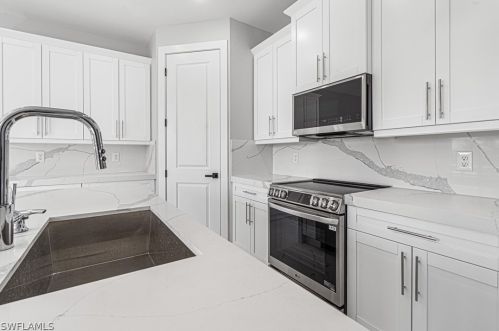 1908 14 St, Cape Coral FL  33909-1643 exterior