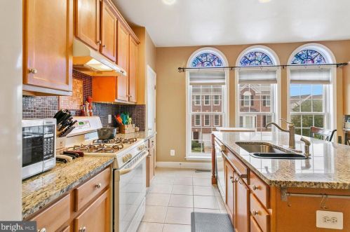 9275 Laurel Ridge Crossing Rd, Lorton VA  22079-2960 exterior