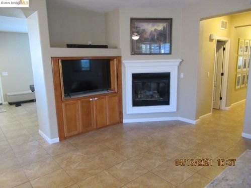 1886 Ventura Dr, West Pittsburg CA  94565-6476 exterior