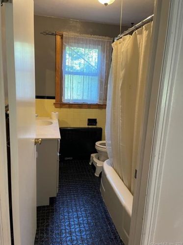 1675 Hartford Tpke, North Haven CT  06473-1246 exterior
