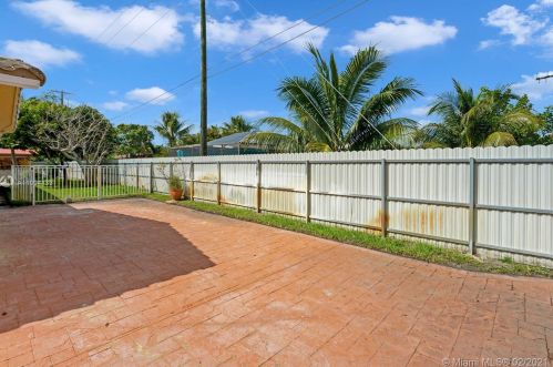 6901 16th St, Hollywood FL  33023-2025 exterior