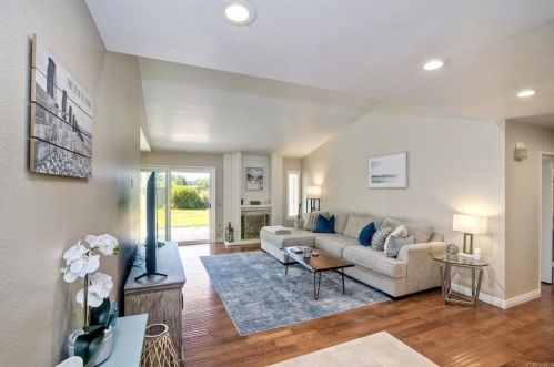 30065 Villa Alturas Dr, Temecula CA  92592-2105 exterior