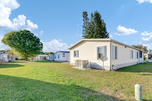 243 Mangrove Bay Pl, Fort Pierce FL  34982-7929 exterior
