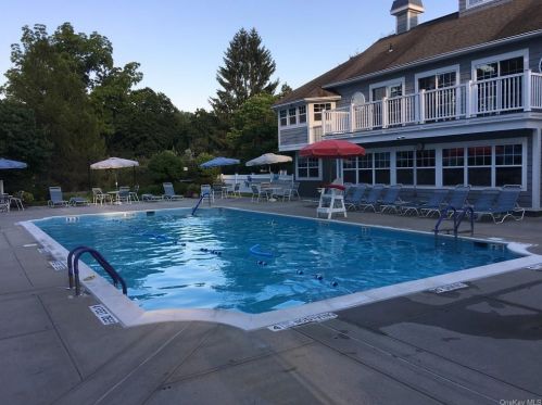 9 High Ridge Rd, Crotonville NY  10562-1969 exterior