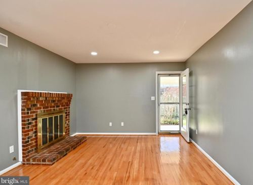 6153 Roxbury Ave, Springfield VA  22152-1625 exterior