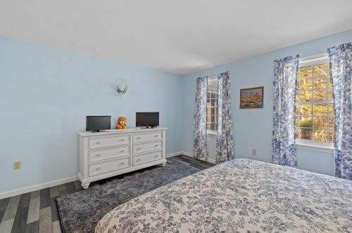 17 Atherton Ln, Amherst NH  03031-3064 exterior