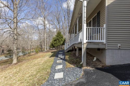 268 Jefferson Dr, Bybee, VA 22963-2403