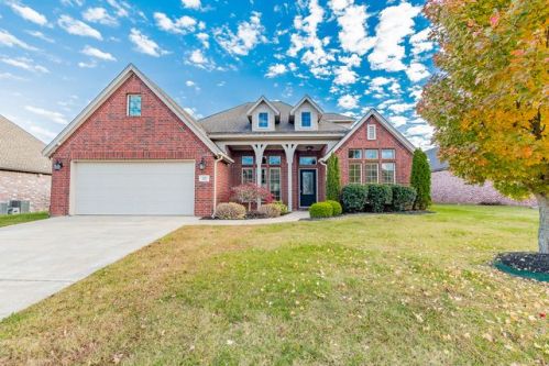 12 Dawn Hills Dr, Bentonville, AR 72712-4929