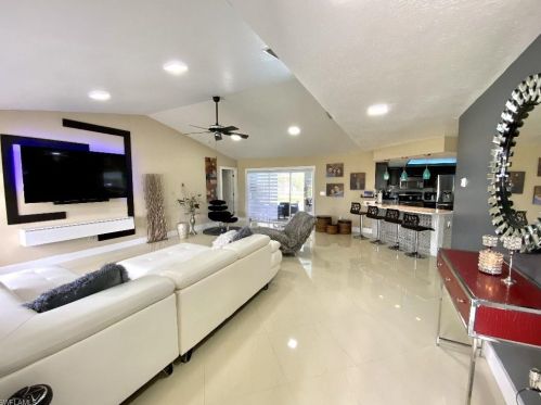 1129 29th St, Cape Coral, FL 33904-3920