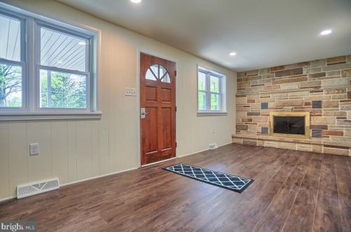 1231 Mountain Rd, Water Gap, PA 17018-9425