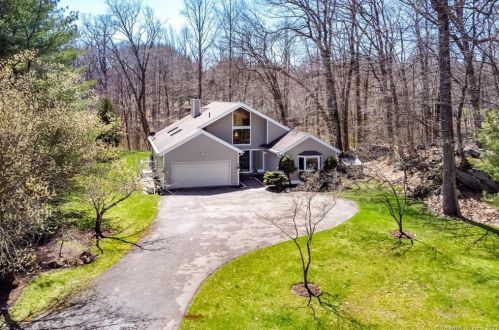 254 Butternut Ln, Stamford, CT 06903-3830
