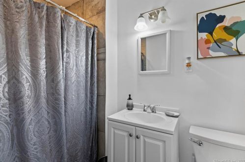 54 Piping Rock Dr, Waterbury CT  06706-2425 exterior