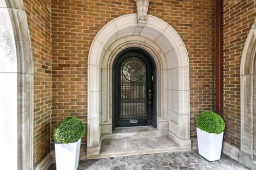 2721 Lake Dr, Milwaukee, WI 53211-3851