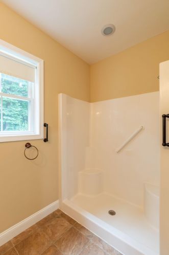 2 Sugar Plum Ln, Londonderry NH  03053-3300 exterior
