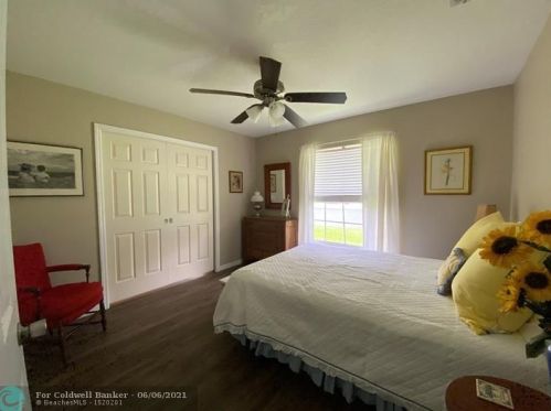 3843 9th Ln, Vero Beach FL  32960-6122 exterior