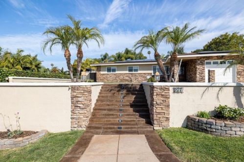 277 Yacon Cir, Vista, CA 92083-6233