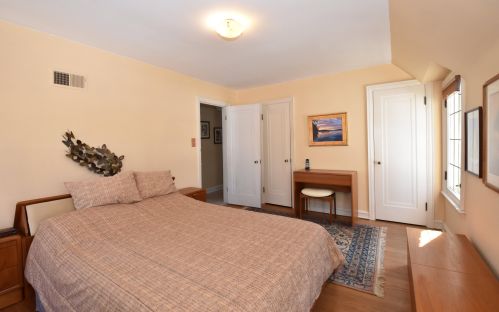 646 77 St, Milwaukee WI 53213-3511 exterior