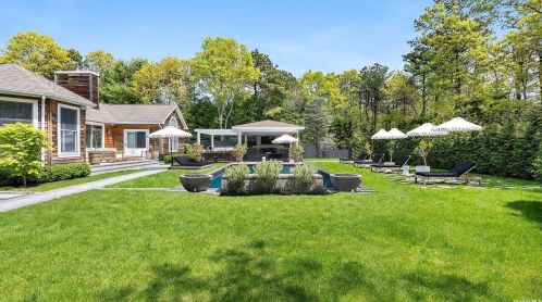 135 Malloy Dr, East Quogue, NY 11942-3838