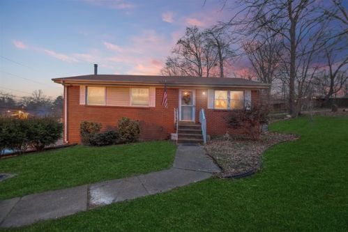 305 Southern Dr, Clarksville, TN 37042-6240