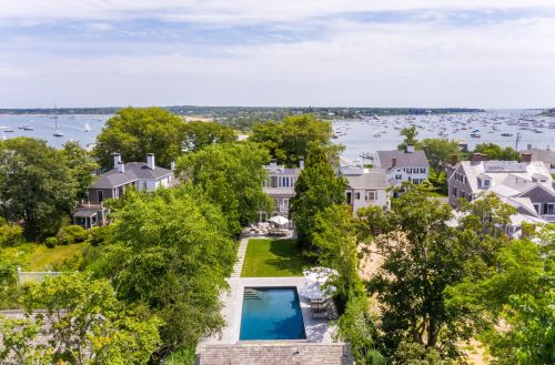 68 Water St, Marthas Vineyard, MA 02539-8146