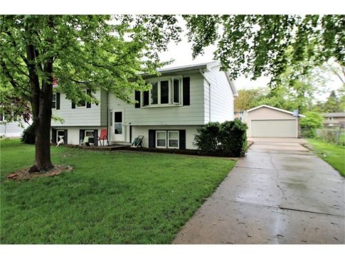 1081 Emmons St, Hiawatha IA  52233-1845 exterior