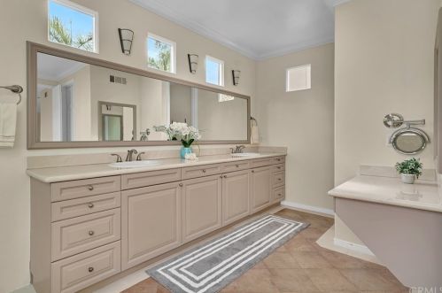 6471 Morningside Dr, Huntington Beach CA  92648-6106 exterior