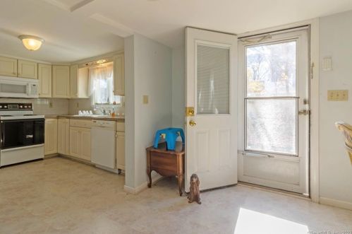 2 Ridge Rd, Middletown, CT 06457-4431