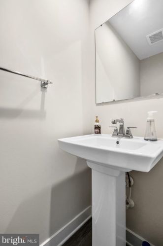 119 Nathan Dr, Riverton NJ  08077 exterior