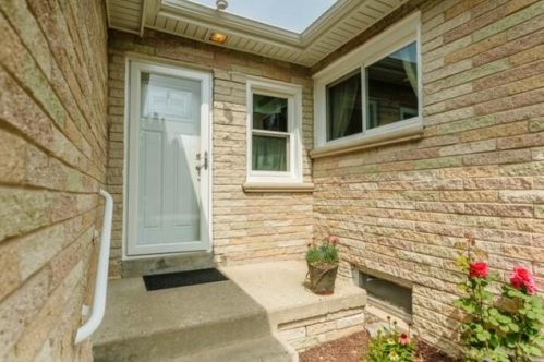 12449 Pilot Dr, Thiensville WI  exterior