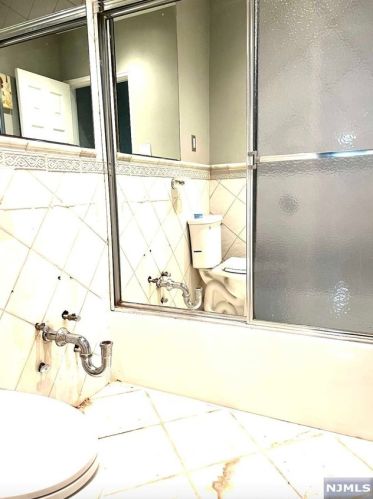 1200 River Rd, Nutley NJ  07110-3610 exterior