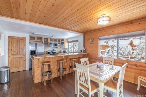 1113 Chimney Peak Rd, Big Bear City CA  92314-8871 exterior