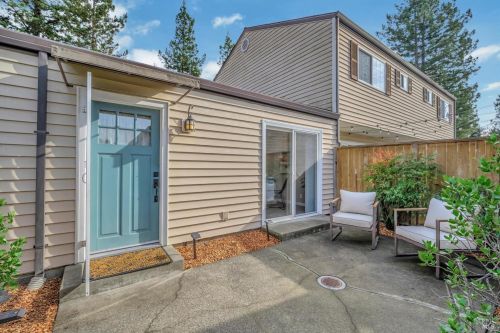 1642 Yardley St, Santa Rosa CA 95403-2390 exterior