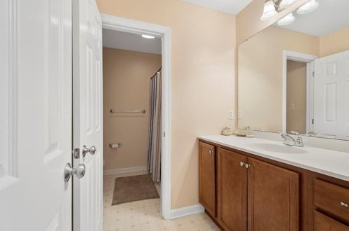 1052 Woodlawn Dr, Canonsburg PA  15317-5451 exterior