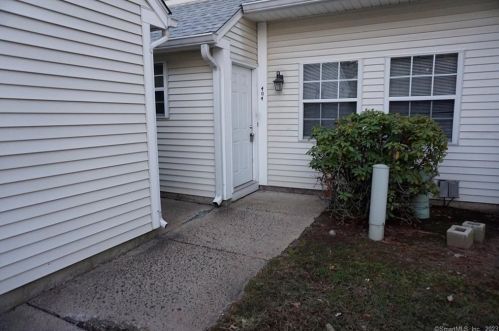 404 Spring Meadow Rd, Wapping, CT 06074-1631
