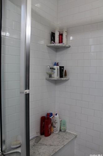 141 Ohio St, North Lindenhurst NY 11757-5411 exterior