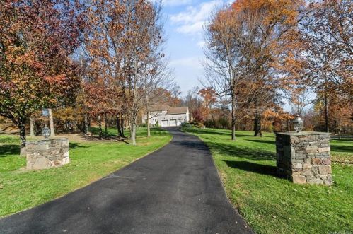19 Dorian Way, Camp Bell Hall, NY 10916-3347