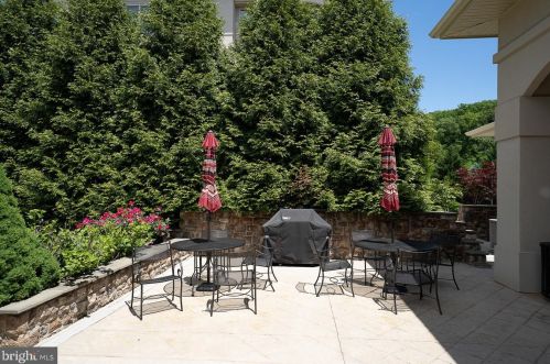 139 Cornerstone Dr, Newtown Square PA 19073-4049 exterior