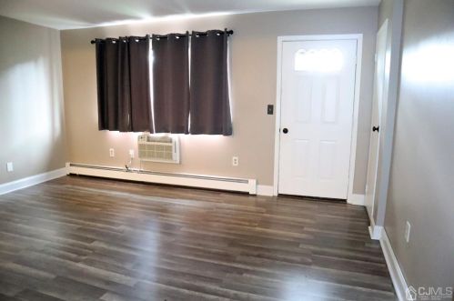 1330 Cricket Ln, Woodbridge, NJ 07095-4402