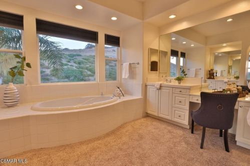 5391 Evening Sky Dr, Simi Valley CA  93063-5744 exterior