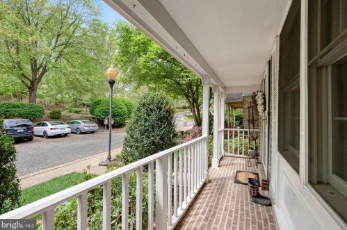 10902 Barton Hill Ct, Herndon VA  20191-5000 exterior