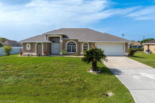 2206 10th Ter, Cape Coral, FL 33909-1732