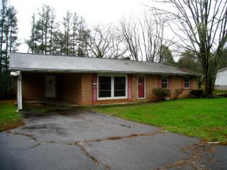 143 Morgan Rd, Hendersonville, NC 28739-9753