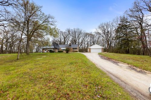 6225 Town Line Rd, Waterford, WI 53185-2605