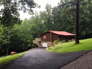 153 Hilltop Cir, Caryville, TN 37714-3111