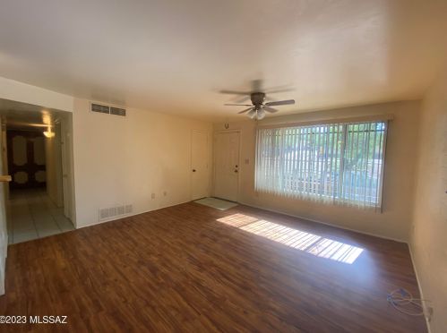 2707 Enchanted Hills Dr, Tucson, AZ 85713-4527