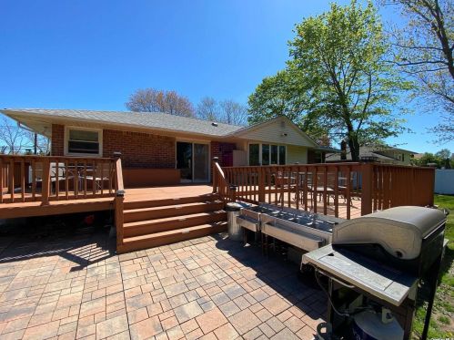 672 Larkfield Rd, Elwood NY  11731-5914 exterior