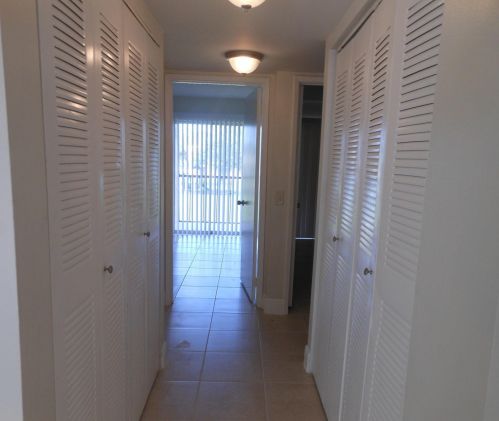 919 Meadows Cir, Boynton Beach FL  33436-8929 exterior