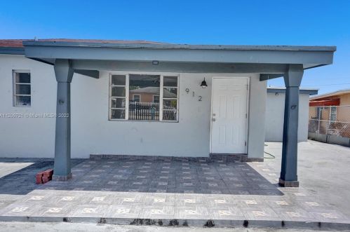 912 32nd St, Hialeah FL  33012-5040 exterior