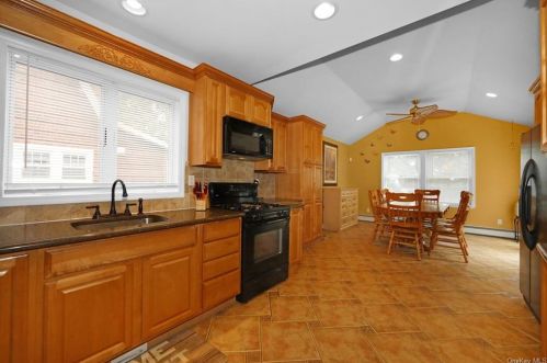57 Wayne Ave, Airmont NY  10901-4617 exterior